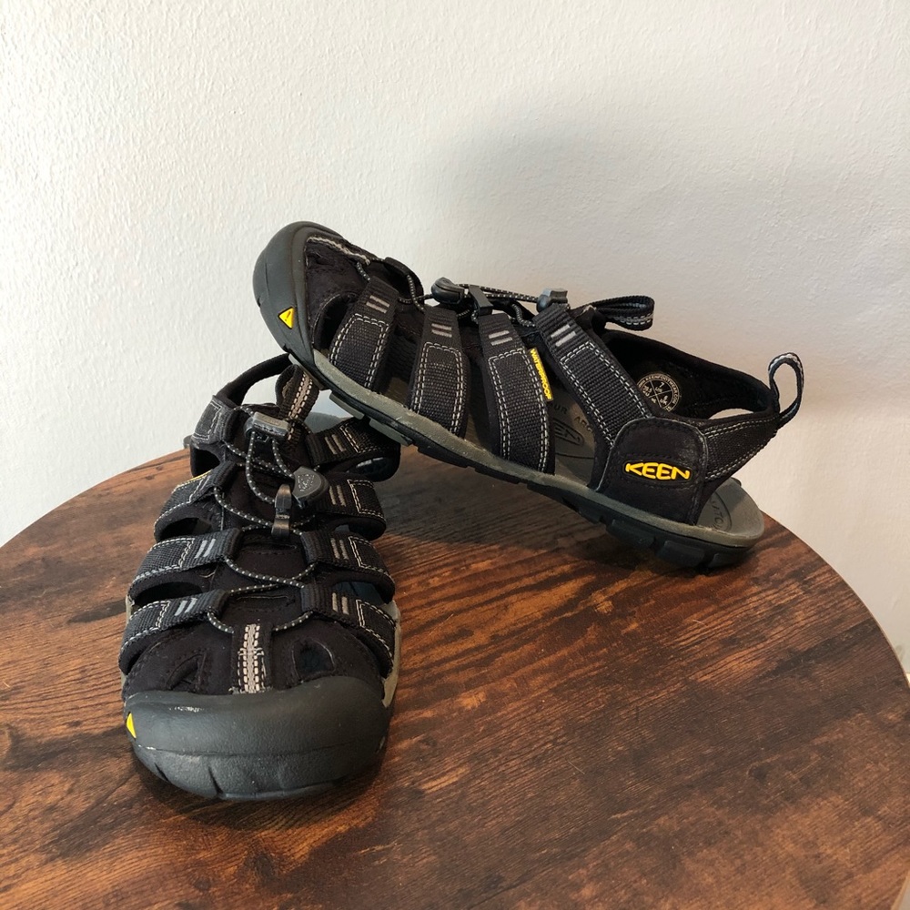 KEEN Womens Clearwater CNX size 7
